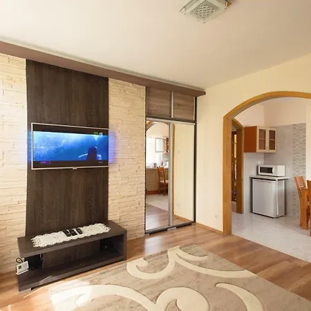 Brill Apartmanhaz アパート *