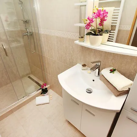 Brill Apartmanhaz Apartment Heviz