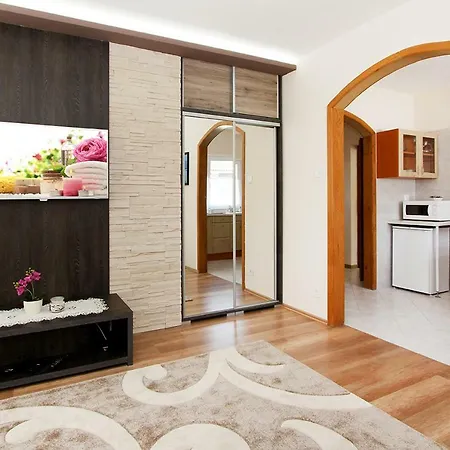 Brill Apartmanhaz Heviz